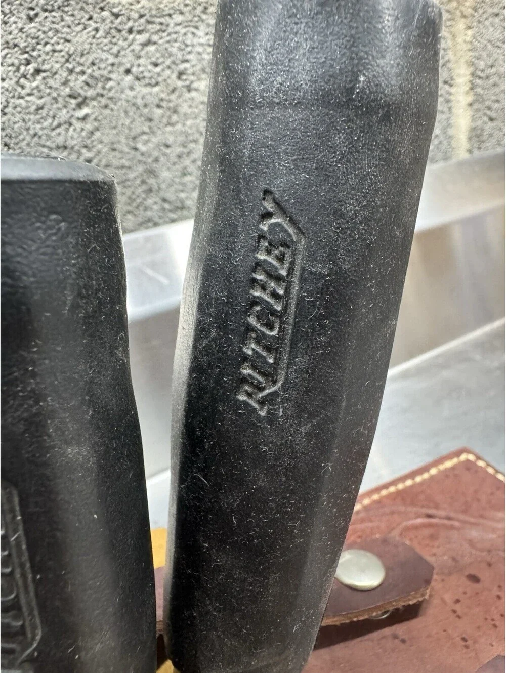 Wool combs 2 rows by Ritchey - a reliable tool for combing wool